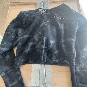 Alphalete Dark Camouflage Long Sleeve Cropped Sweatshirt